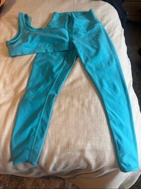 Alo Yoga Turquoise Active Set - High-Waist Leggings & Sports Bra